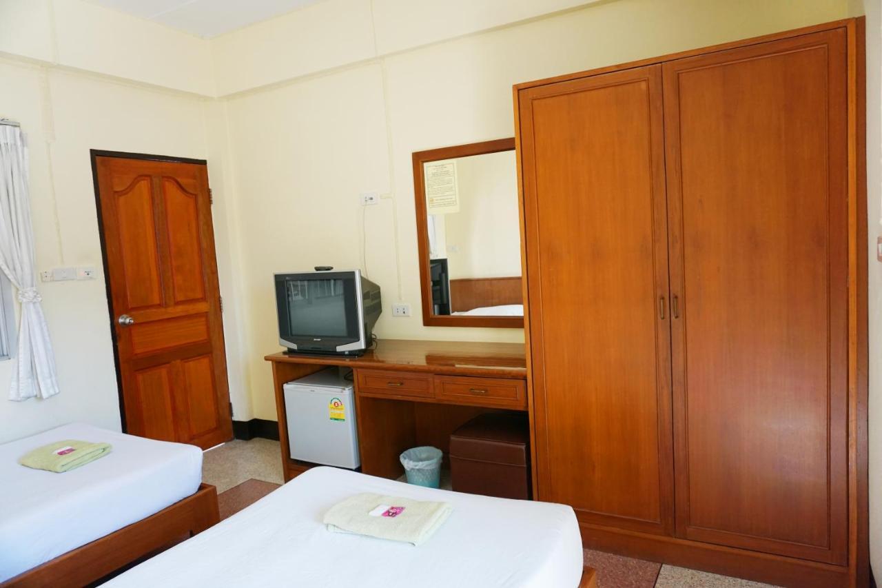 Safe House Court Hotell Chiang Mai Exteriör bild